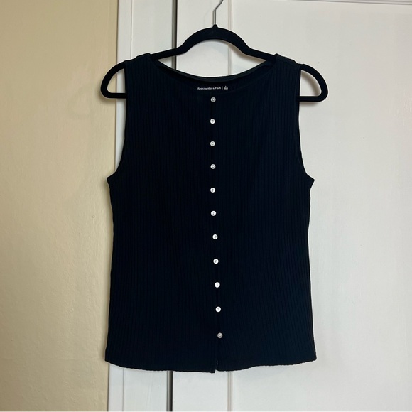 Abercrombie & Fitch Ribbed Button Up Sleeveless Top - Picture 2 of 6